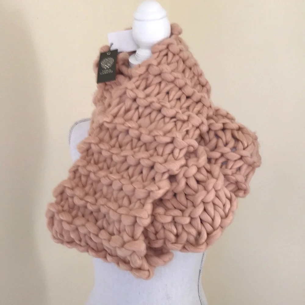 New! VINCE CAMUTO O/S Blush interwoven thick scarf